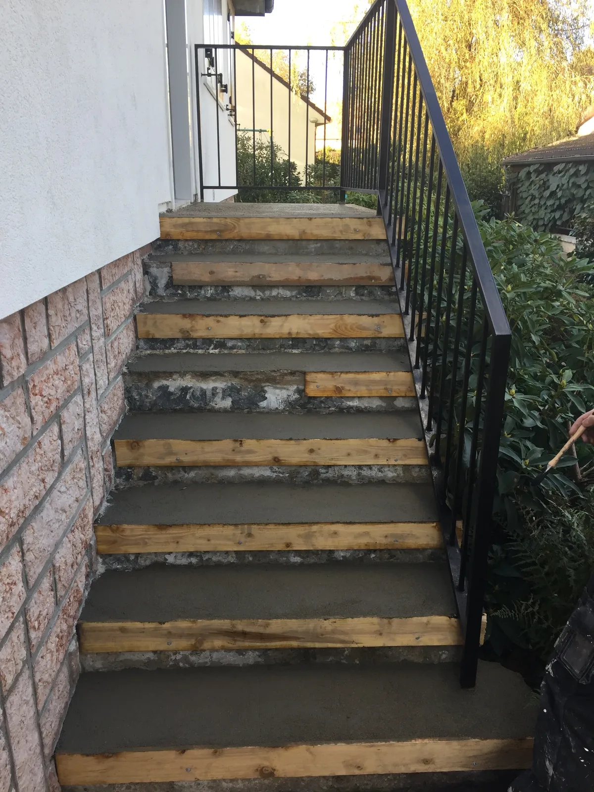 Escalier extérieur en béton réalisé par Reinard Rénov